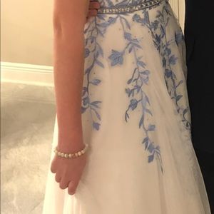 Say yes to the prom dress, from macys. Aline ball gown fit. Size 0